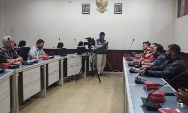 Wartawan Kota Cimahi Geruduk DPRD, Ada Apa? Wartawan Kota Cimahi Geruduk DPRD, Ada Apa?