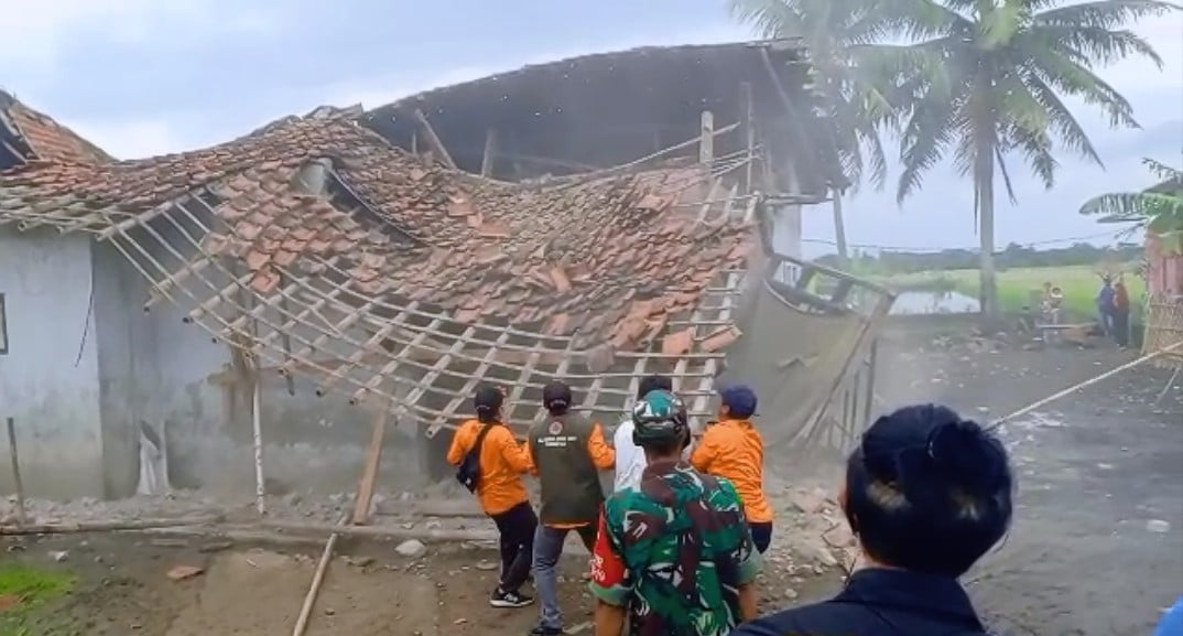 Atap Rumah Tukang Cilok