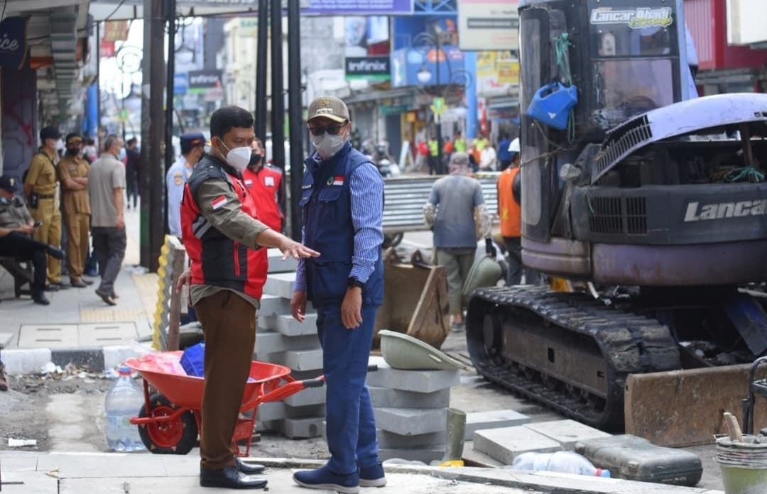 Fahmi Pantau Penertiban Kawasan Pedestrian Ahmad Yani