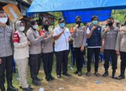 Pemkab Muna Barat dan Kepolisian Gelar Vaksinasi di Pasar Kalingga