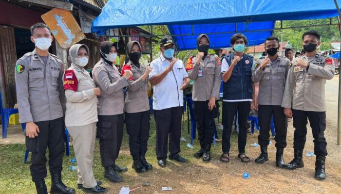 Pemkab Muna Barat dan Kepolisian Gelar Vaksinasi di Pasar Kalingga
