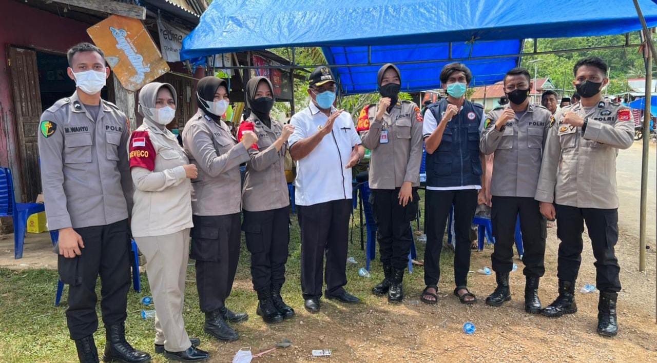 Pemkab Muna Barat dan Kepolisian Gelar Vaksinasi di Pasar Kalingga