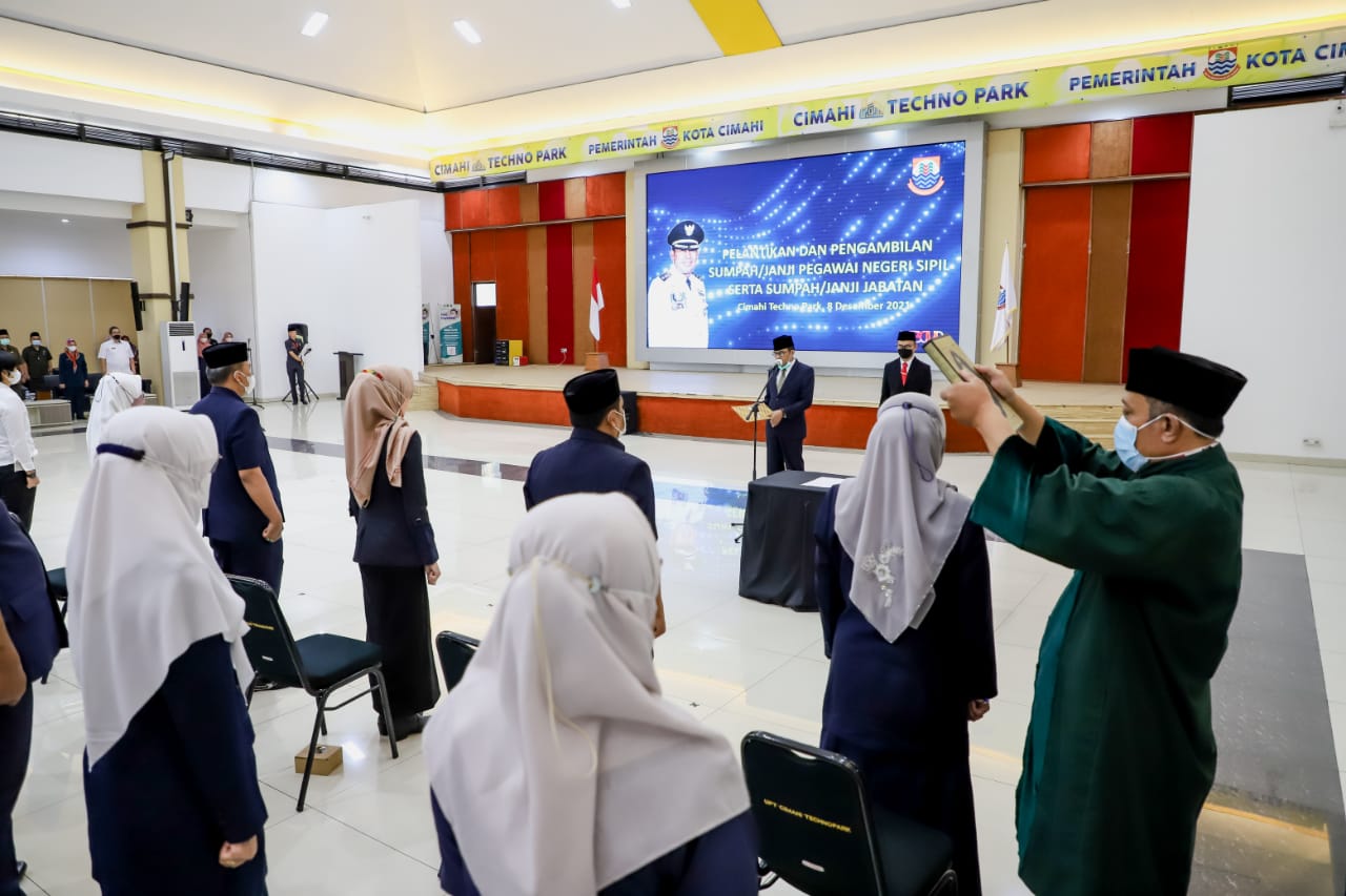 Pesan Ngatiyana untuk CPNS dan Kepala Sekolah yang Dilantik