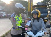 Satlantas Polresta Bandung Bagikan Masker dan Brosur