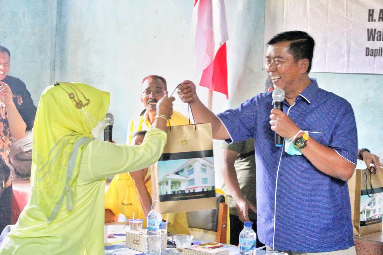 Warga Leles Garut Mengeluh Banjir ke Ade Ginanjar Kala Reses
