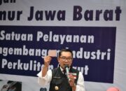 Gubernur Jawa Barat Ridwan Kamil saat beraudiensi dengan pelaku usaha kulit di Kabupaten Garut, Kamis (6/1/2022).