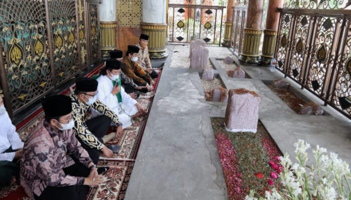 Jabar Kembangkan Wisata Religi Terkonsep