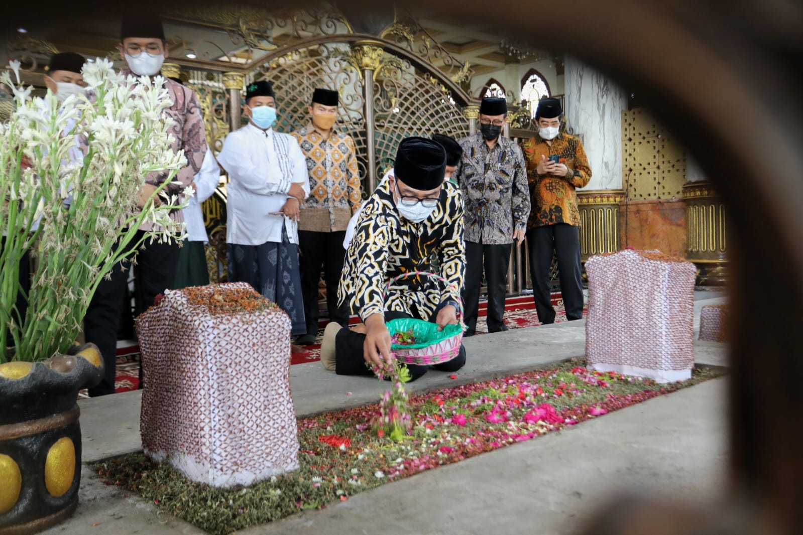 Kunker ke Jatim, Emil: Tidak Afdol Kalau Tak Berziarah
