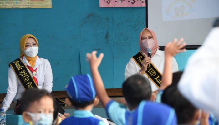 Anak-anak PAUD Meraih Bintang Dibacakan Dongeng Atalia