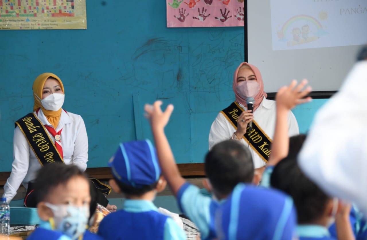 Anak-anak PAUD Meraih Bintang Senang Dibacakan Dongeng Atalia