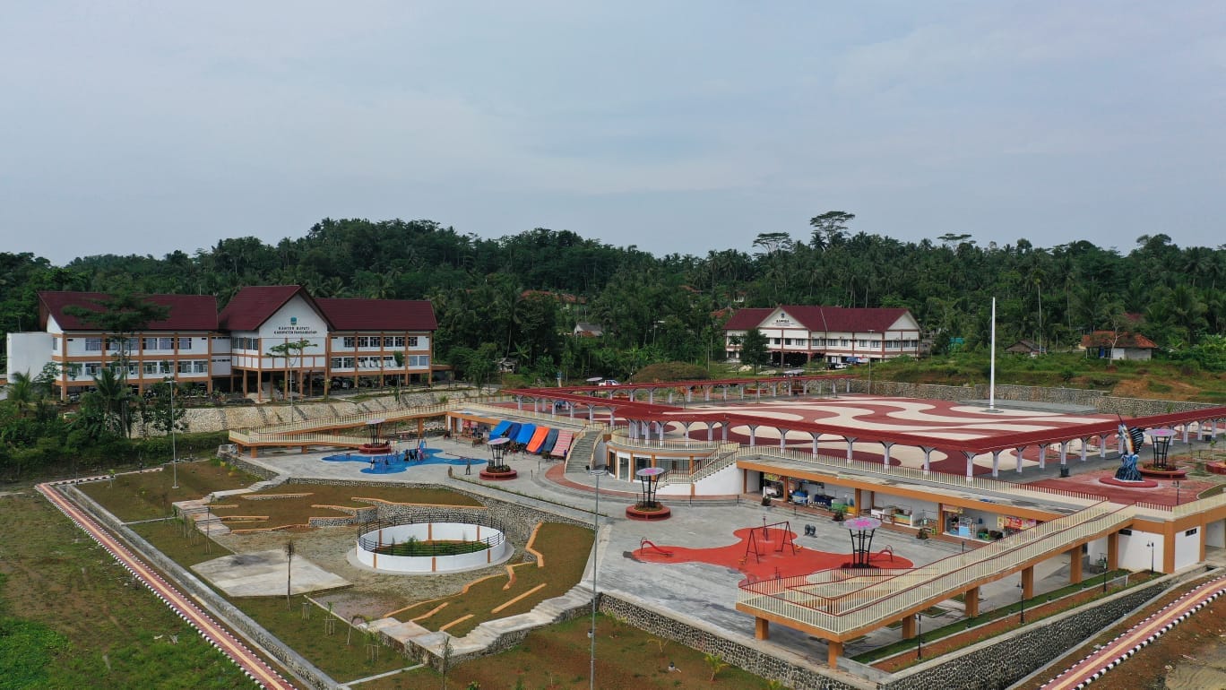 Emil Sebut Alun-alun Pangbagea Termegah, Segini Dananya