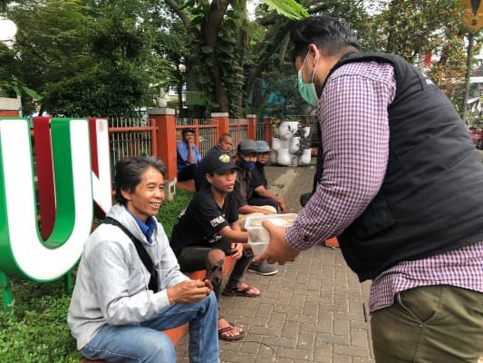 ACT Cimahi – Bandung Barat Bagikan Vitamin untuk Warga