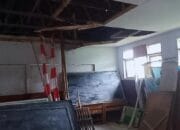 Atap Ruang Kelas SDN 1 Barudua Garut Ambrol