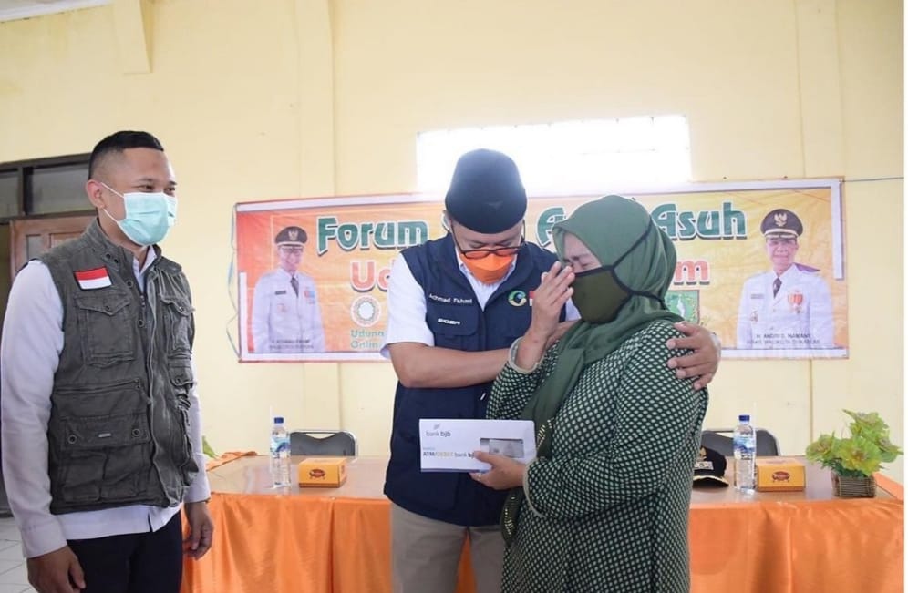 Bu Tuti Maryani Dapat Bantuan Udunan Online Pemkot Sukabumi