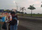 Cerita Tukang Kopi Keliling di Kota Baru Parahyangan