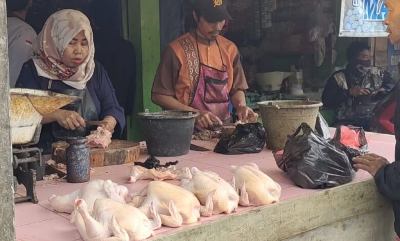 Harga Daging dan Cabai di Pasar Ciranjang Merangkak Naik