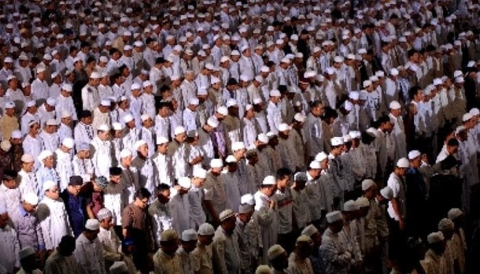MUI Izinkan Salat Berjamaah di Masjid