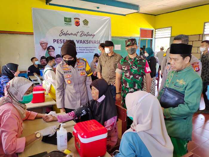 Gebyar Sejuta Vaksin BOOSTER Polres Cianjur di Ciranjang