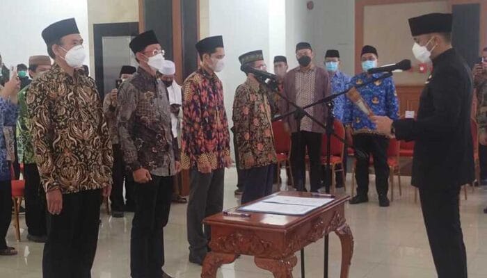 Hengky Kurniawan Melantik Ketua dan Wakil Baznas