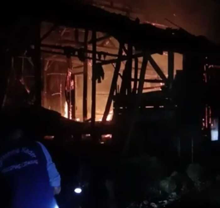 Kebakaran di Cikadu Cianjur Melahap 1 Rumah Warga