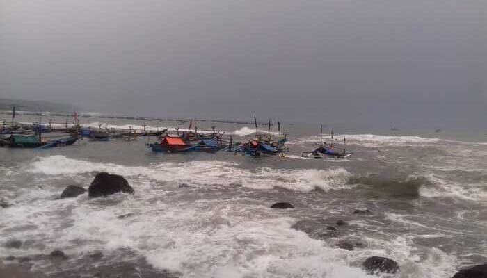 Nelayan Tenggelam di Pantai Jayanti, 2 Selamat 1  Wafat