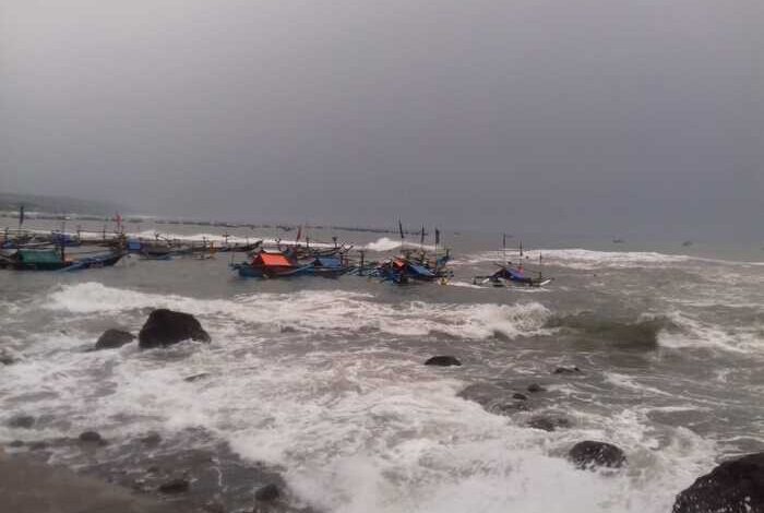 Nelayan Tenggelam di Pantai Jayanti, 2 Selamat 1 Meninggal