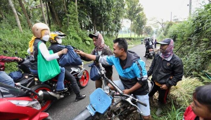 “Ngabuburide” Ala Atalia Peduli Sesama