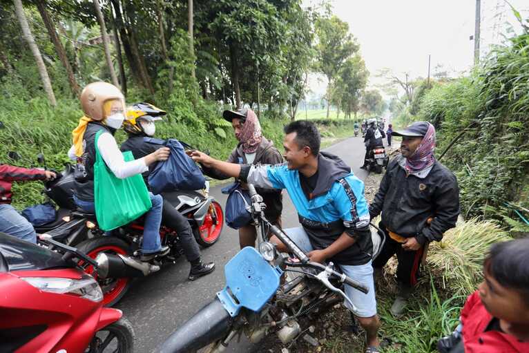 Ngabuburide Ala Atalia Peduli Sesama