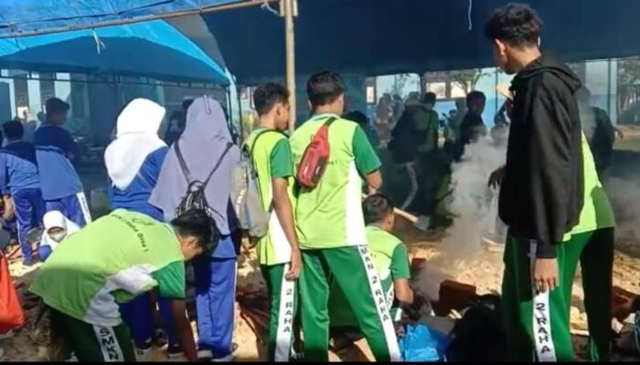 Siswa di Muna Sulteng Kompak Buat Migor dari Kelapa