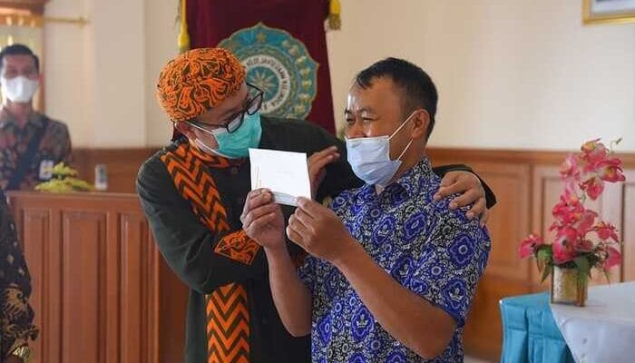 30 Pasangan Siri di Kota Sukabumi Dapat Buku Nikah