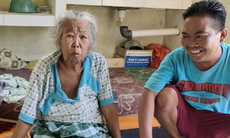 Nenek Een Mengidap Jantung, Kaki Tangan Bengkak, Hidup Sendiri