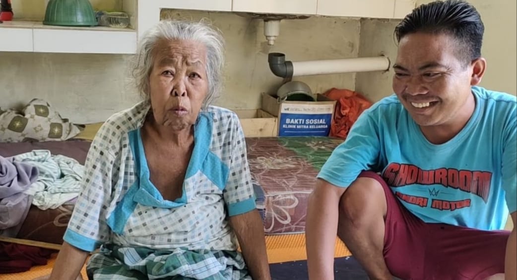 Nenek Een Mengidap Jantung, Kaki Tangan Bengkak, Hidup Sendiri