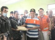 Pak Uu Salurkan 56 Ton Beras untuk Korban Banjir