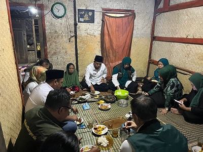 Rumah Panggung Mak Aah Disinggahi Bunga Desa Ke-8