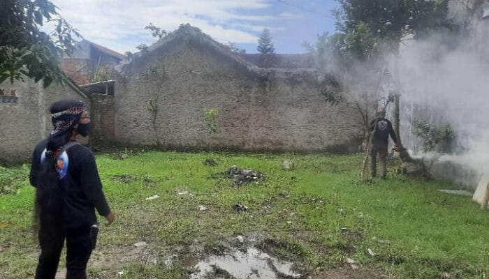 XTC Rescue KBB Semprot Fogging di Desa Pangauban