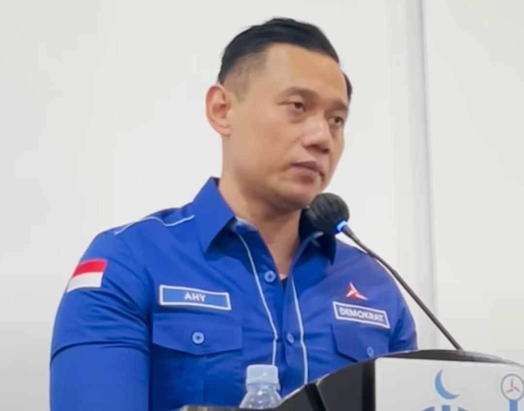 Agus Harimurti Yudhoyono Takziah ke Kediaman Ridwan kamil