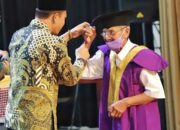 Bupati Bandung Wisuda 185 Siswa Sekolah Lansia