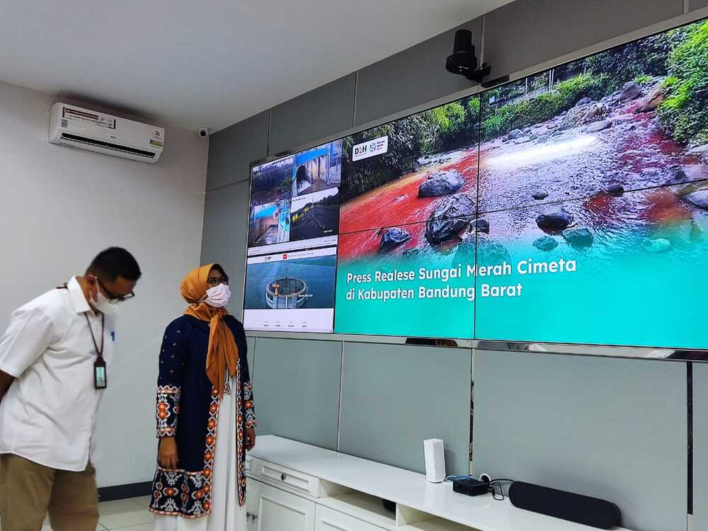  Hasil laboratorium menyatakan warna merah di anak Sungai Citarum tersebut terkategori limbah tidak berbahaya. 