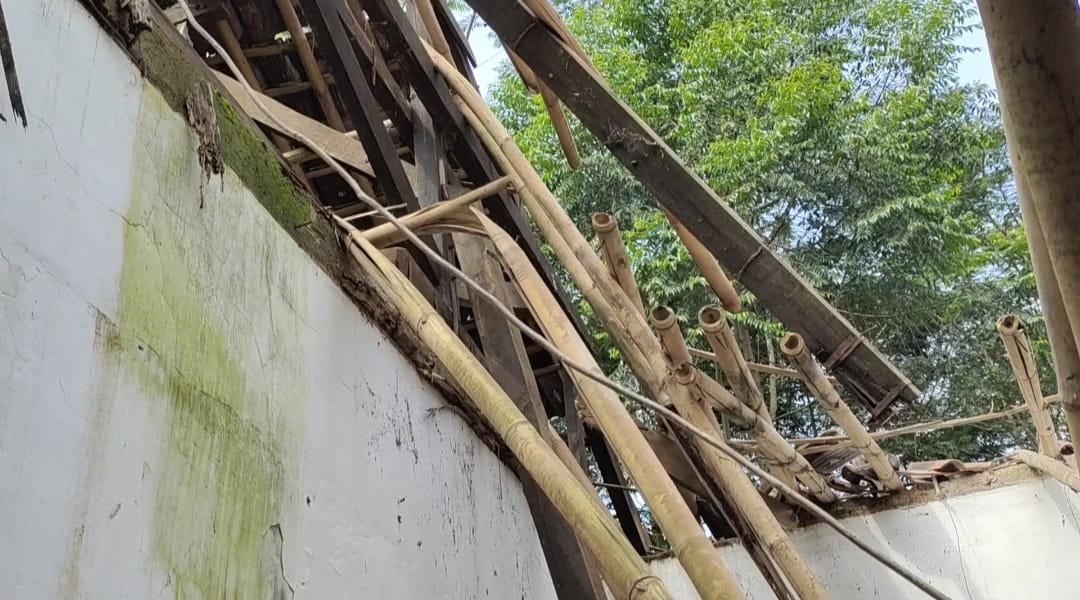 Dua Ruang Kelas SDN Panyusahan 3 di Cianjur Ambruk