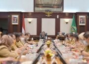 Hari Pertama Berdinas, Ridwan Kamil Pimpin Rapat