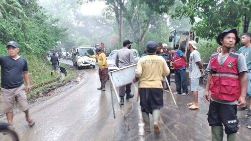 Jalan Raya Tanggeung Cianjur Selatan Amblas/Longsor