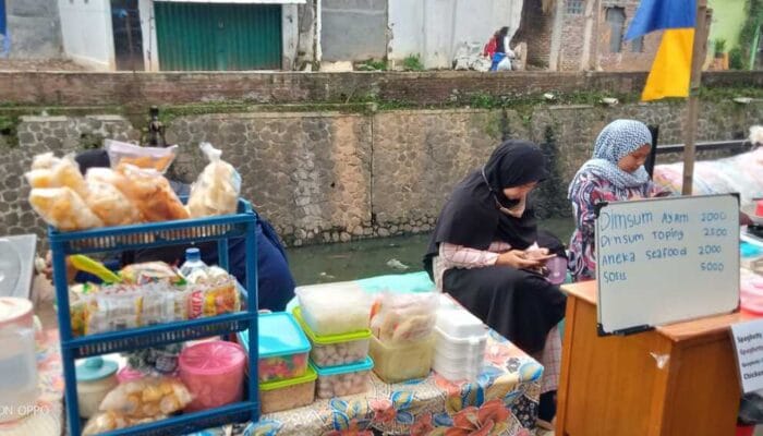 Kuliner Banjiri Free Day di Kelurahan Gumuruh Bandung
