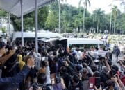 Masyarakat dan Ratusan Pelajar Iringi Jenazah Eril Menuju Permakaman Keluarga