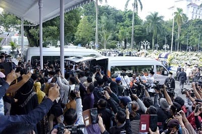 Masyarakat dan Ratusan Pelajar Iringi Jenazah Eril Menuju Permakaman Keluarga