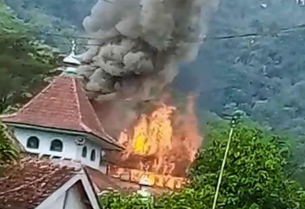 Pondok Pesantren Al-Istianah di Cianjur Hangus Terbakar 1 Pondok Pesantren Al-Istianah di Cianjur Hangus Terbakar
