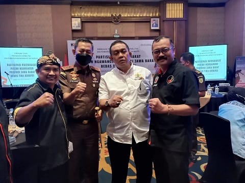 Presiden PAD Asep Ruslan Kajati Jabar Dr. Asep N Mulyana Ketua Kadin Jabar Drs. H. Asep HC Cucu Sutara MM dan Wakil Presiden PAD Asep Jaelani