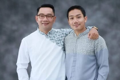 Ridwan Kamil Menangis, Air Mata Tumpah di Pelukan Ibunda 4 Ridwan Kamil Menangis Air Mata Tumpah di Pelukan Ibunda 1