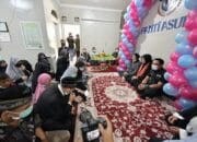 Ridwan Kamil dan Keluarga Berbagi Anak Yatim Piatu