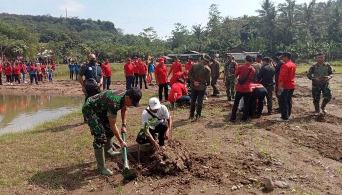 Taman Agro Eduwisata Disambangi Desa Manjur
