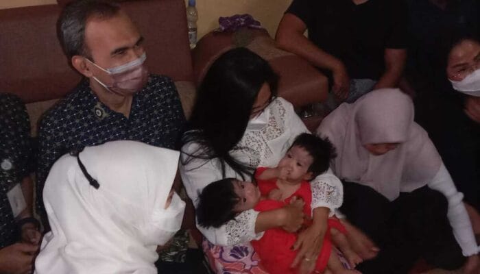 Eka Laksmana dan Mira Rahayu Tengah Bahagia